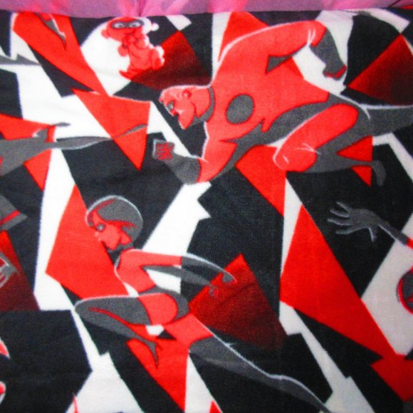 Incredibles 2 Family Super Heroes 89" x 58" Fleece Blanket - Picture 3 of 3